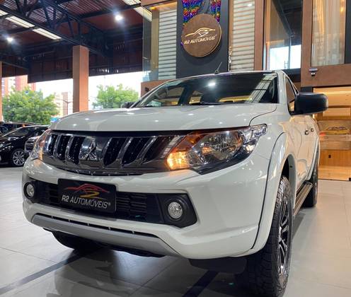 MITSUBISHI L200 TRITON 2.4 16V TURBO DIESEL SPORT GLS CD 4P 4X4 AUTOMÁTICO MITSUBISHI L200 TRITON 2.4 16V TURBO DIESEL SPORT GLS CD 4P 4X4 AUTOMÁTICO